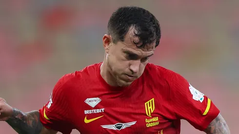 Otávio, meia-atacante do Al-Qadsiah em partida pelo campeonato árabe (Foto: Yasser Bakhsh/Getty Images)