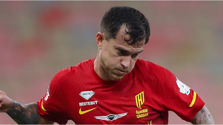 Otávio, meia-atacante do Al-Qadsiah em partida pelo campeonato árabe (Foto: Yasser Bakhsh/Getty Images)