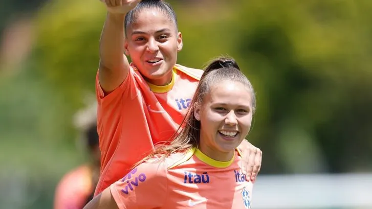 Brendha e Nayara em treino da Seleção Feminina Sub-20