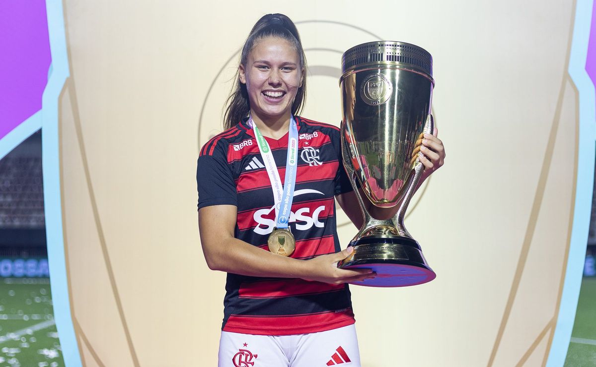 Brendha celebra boa fase no Flamengo e convocação para Seleção Feminina Sub-20: “Sonho de qualquer atleta”