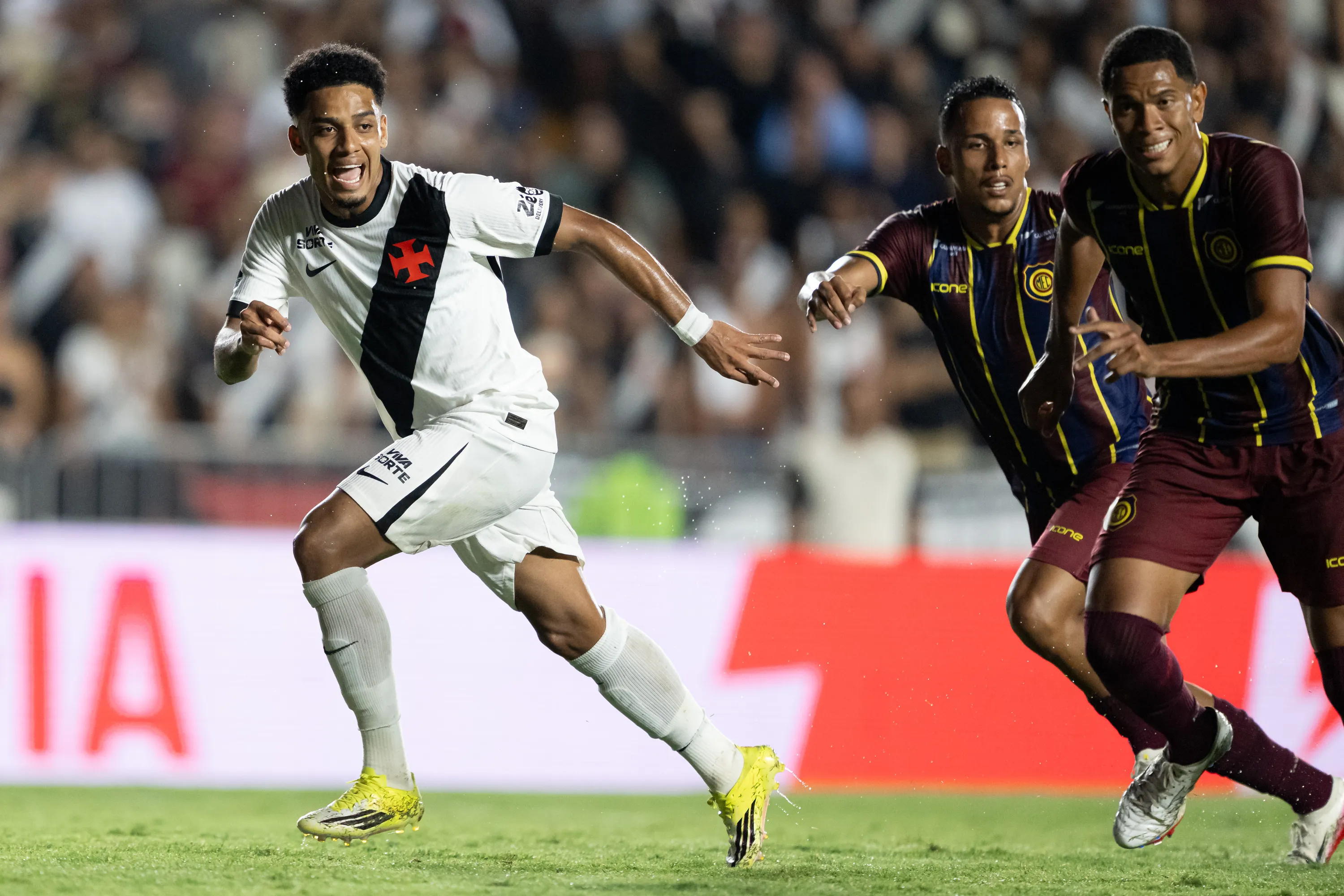 Brenner e Hinestroza já estrearam contra o Madureira. Foto: Jorge Rodrigues/AGIF