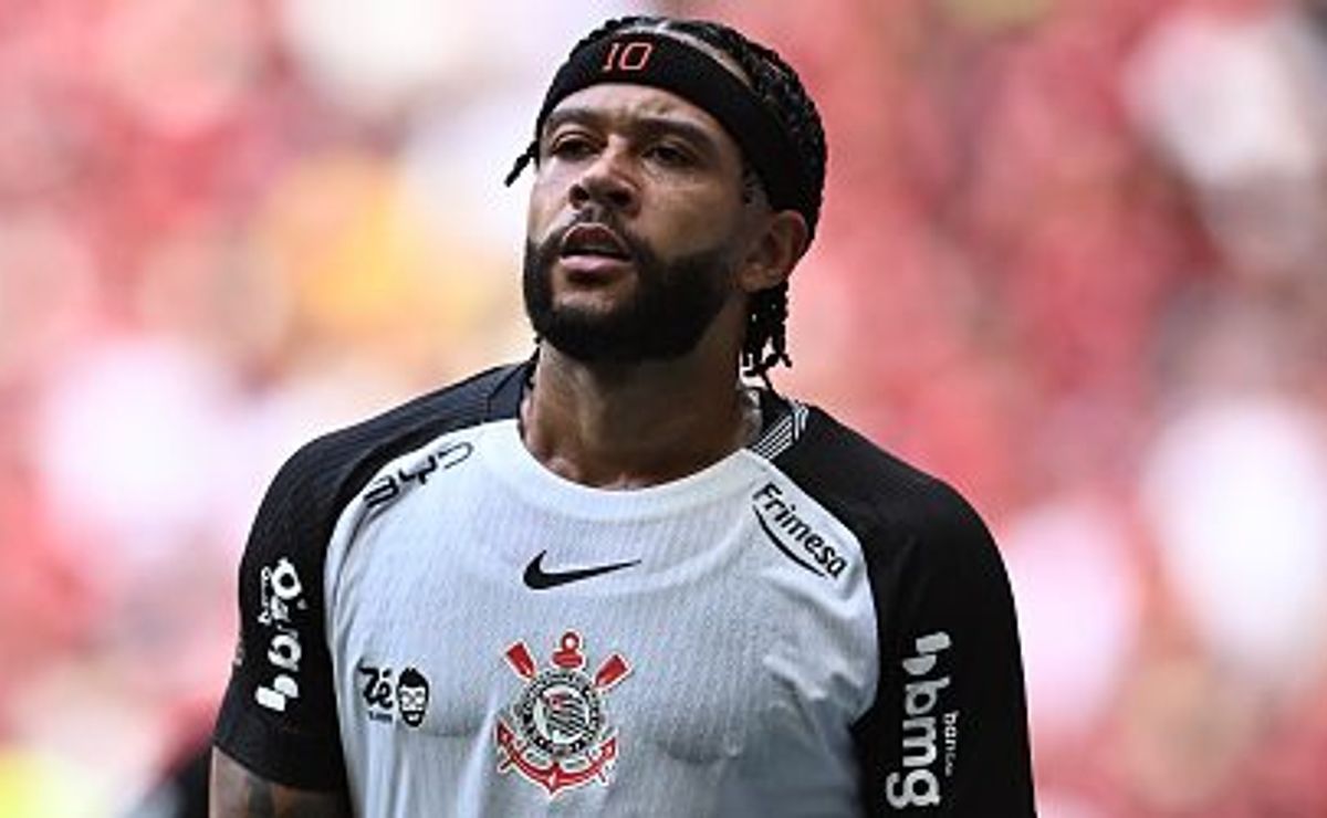 Corinthians é pego de surpresa por Memphis Depay e recebe pedido de renovação de intermediário em Brasília
