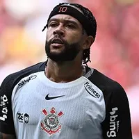 Intermediário surpreende Corinthians com pedido de renovação de Memphis Depay