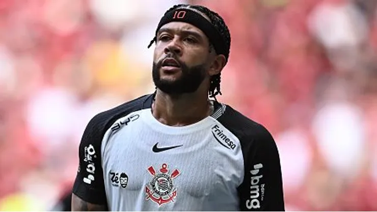 Memphis Depay perde penalidade e muda rumo do Dérbi