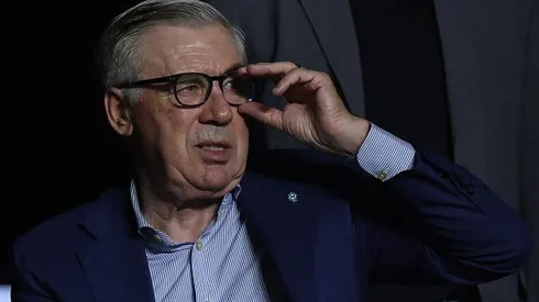 Carlo Ancelotti observa o titular do Flamengo. Foto: Lucas Figueiredo