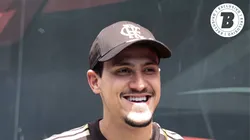 Pedro jogador do Flamengo durante viagem com a delegação Rubro-Negra