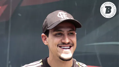 Pedro jogador do Flamengo durante viagem com a delegação Rubro-Negra