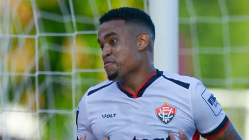 Alerrandro no Vitória. Foto: Jhony Pinho/AGIF