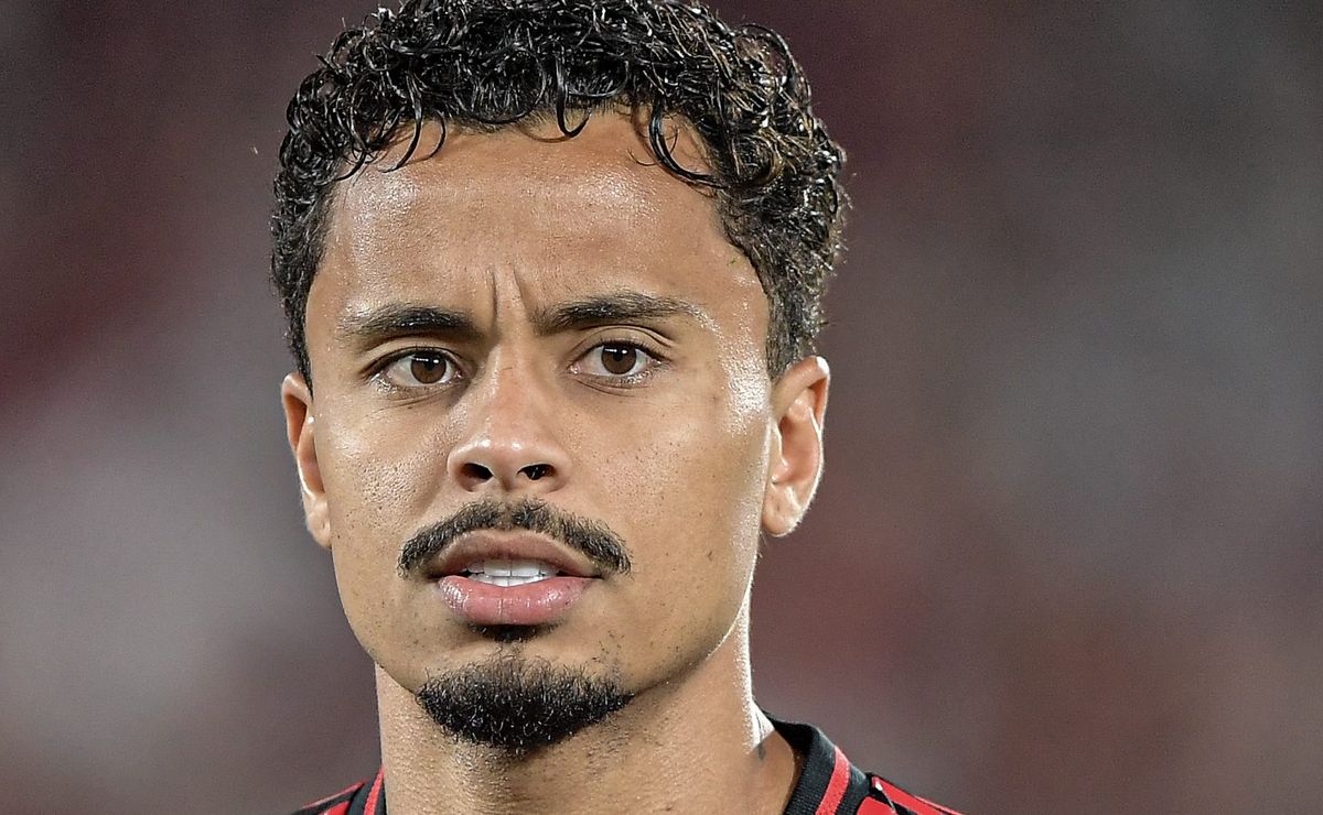 Flamengo aceita emprestar Allan e Corinthians decide não avançar após exigência pelo pagamento de taxa