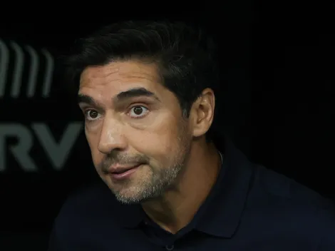 Torcida do Palmeiras critica Abel e baixo público em Palmeiras x Vitória