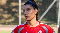 Paulinha em treino com o grupo colorado - Foto: Lara Vantzen/Internacional