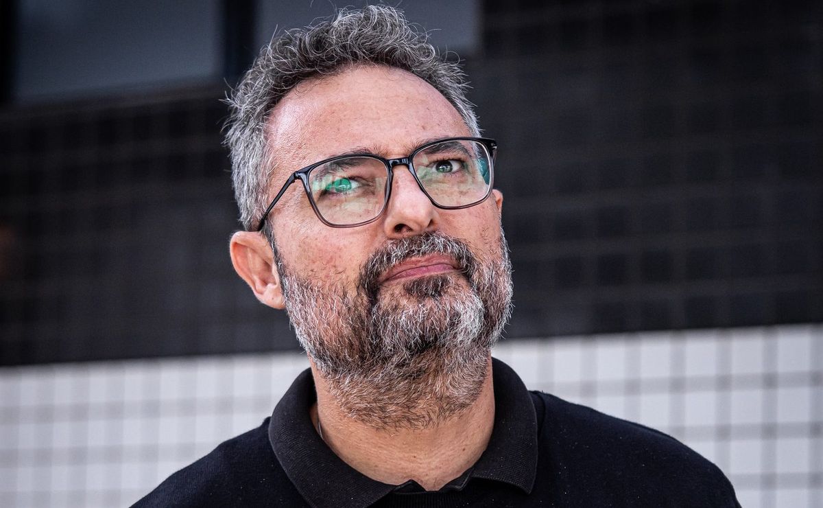 Alexandre Mattos faz jogada com Billal Brahimi e atacante não será mais do Santos a partir de junho