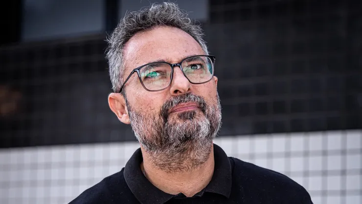 Alexandre Mattos diretor executivo do Santos na Vila Belmiro