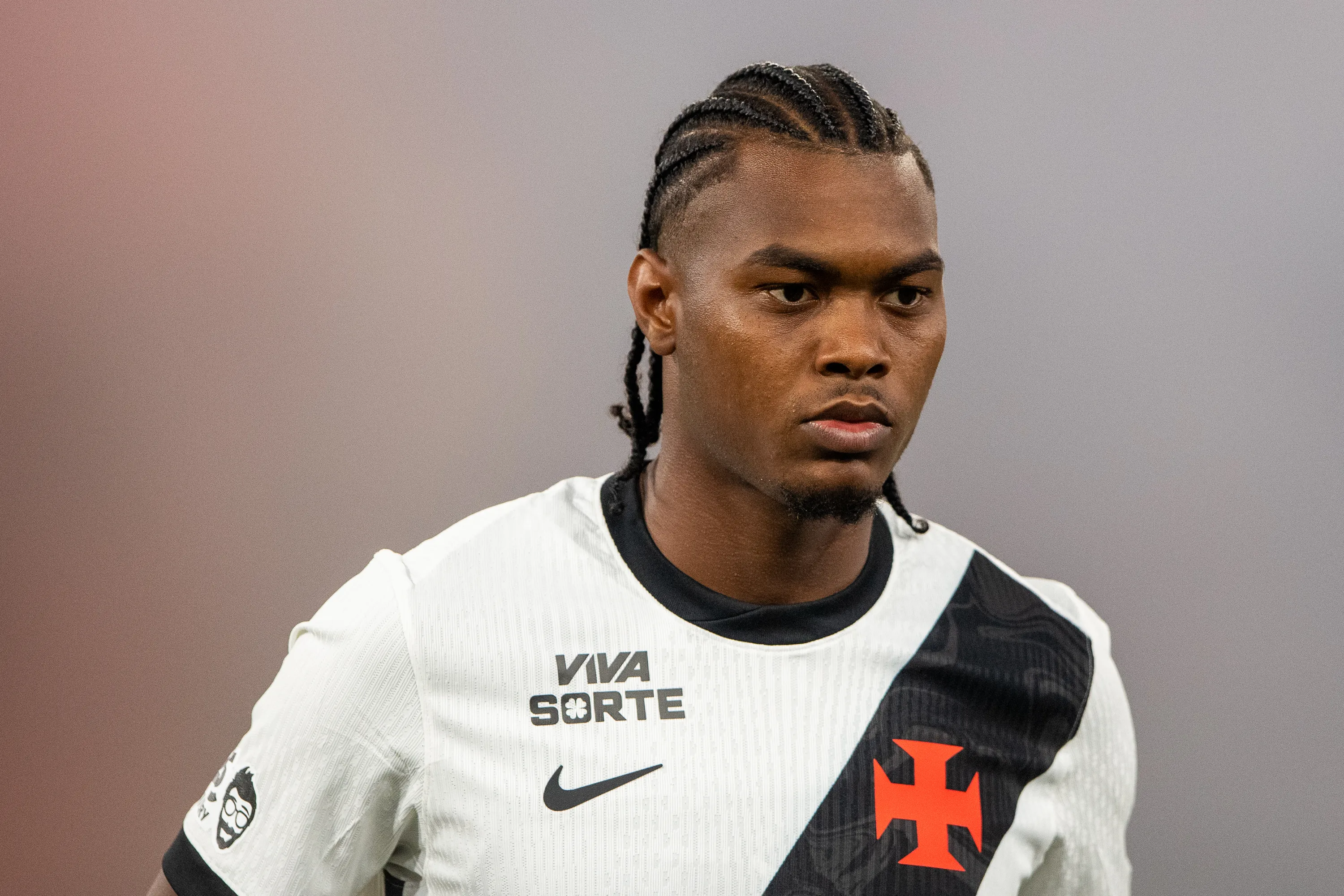 RJ – RIO DE JANEIRO – 21/01/2026 – CARIOCA 2026, FLAMENGO X VASCO – GB jogador do Vasco durante partida contra o Flamengo no estadio Maracana pelo campeonato Carioca 2026. Foto: Thiago Ribeiro/AGIF