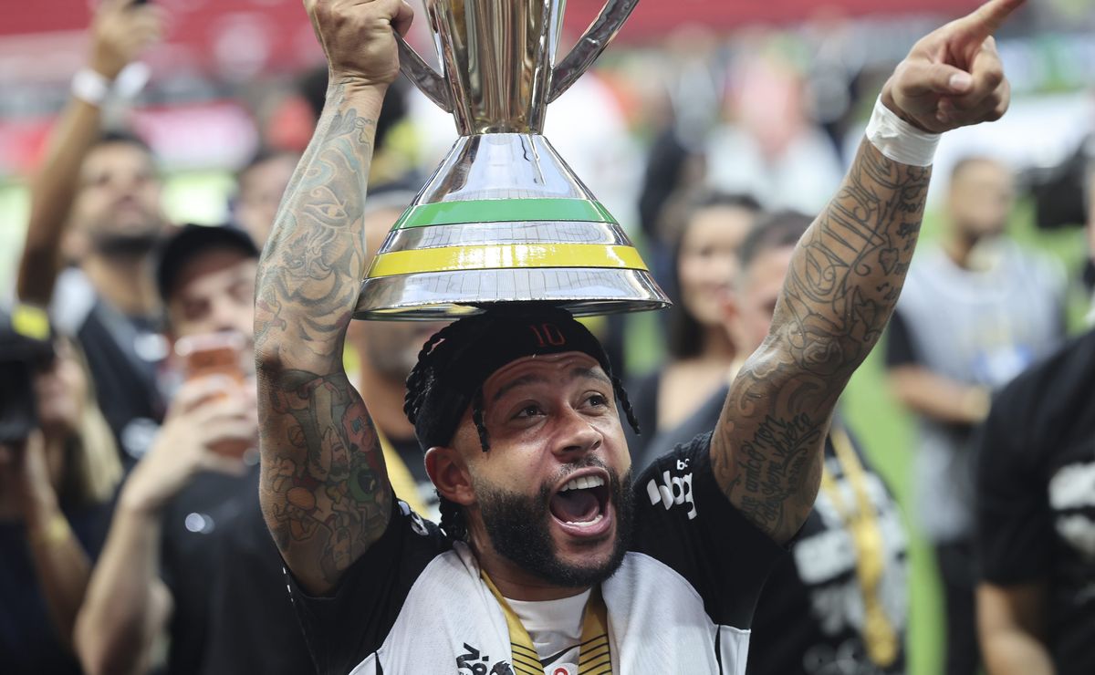 Corinthians convive com dívida pesada, fila de credores e vê renovação de Memphis Depay virar um baita desafio