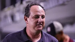 Rogério comemorando triunfo na rodada inicial