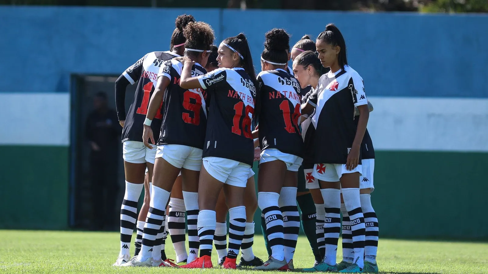 Elenco feminino do Vasco em campo