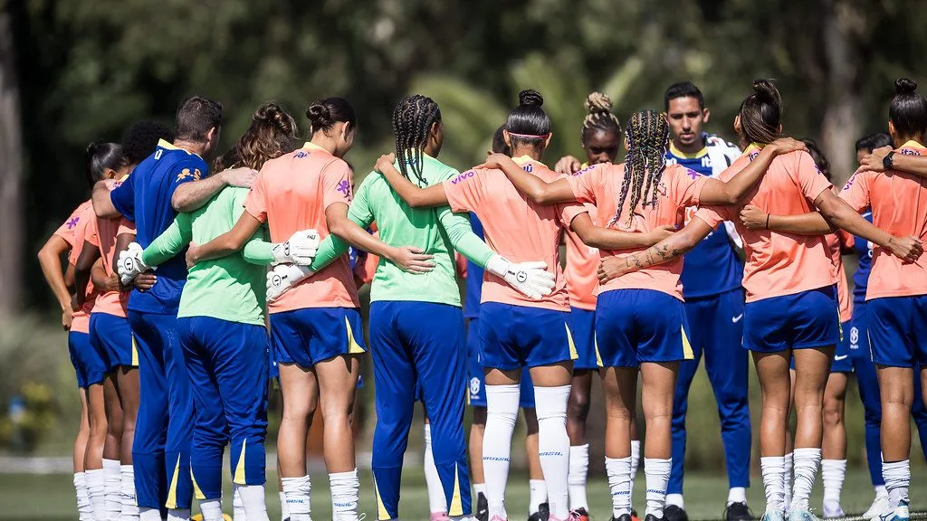 Jogadoras da Seleção Brasileira Feminina Sub-20 em treinamento