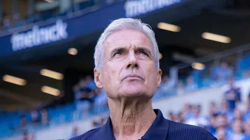 Luís Castro dá chance para o meia colombiano.