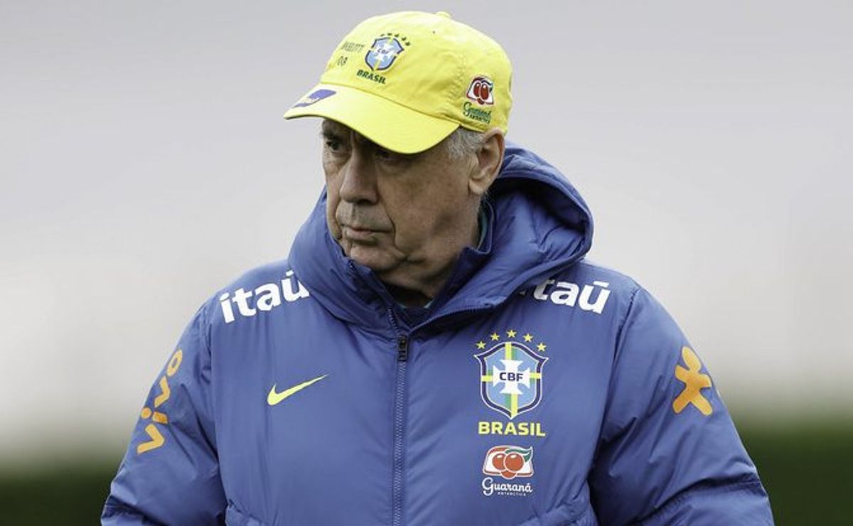 Ancelotti projeta convocar Léo Pereira como alternativa canhota na zaga da Seleção Brasileira