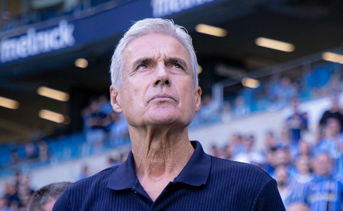 Botafogo enfrenta Luís Castro pela primeira vez após saída polêmica e torcida pede vitória contra o Grêmio