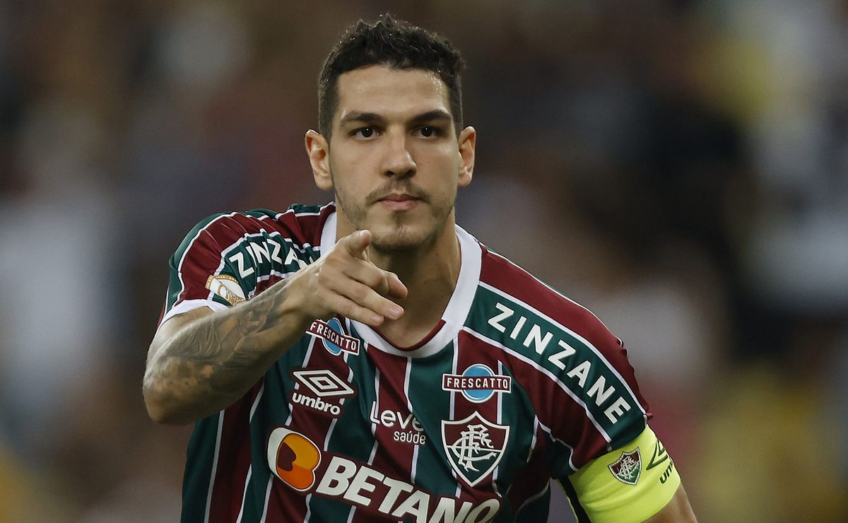 Torcida do Fluminense pressiona diretoria por possível ida de Nino e Arias ao Palmeiras