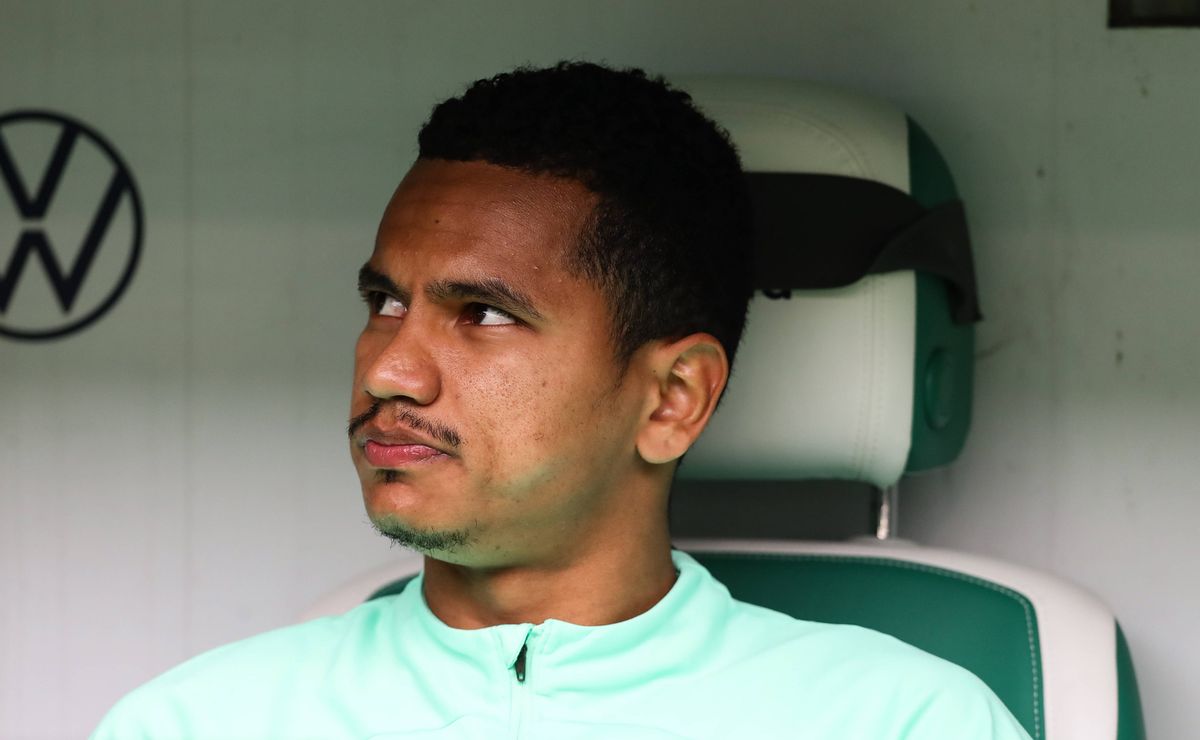 Internacional tenta a contratação de Rogério, do Wolfsburg, mas volta é vista como improvável