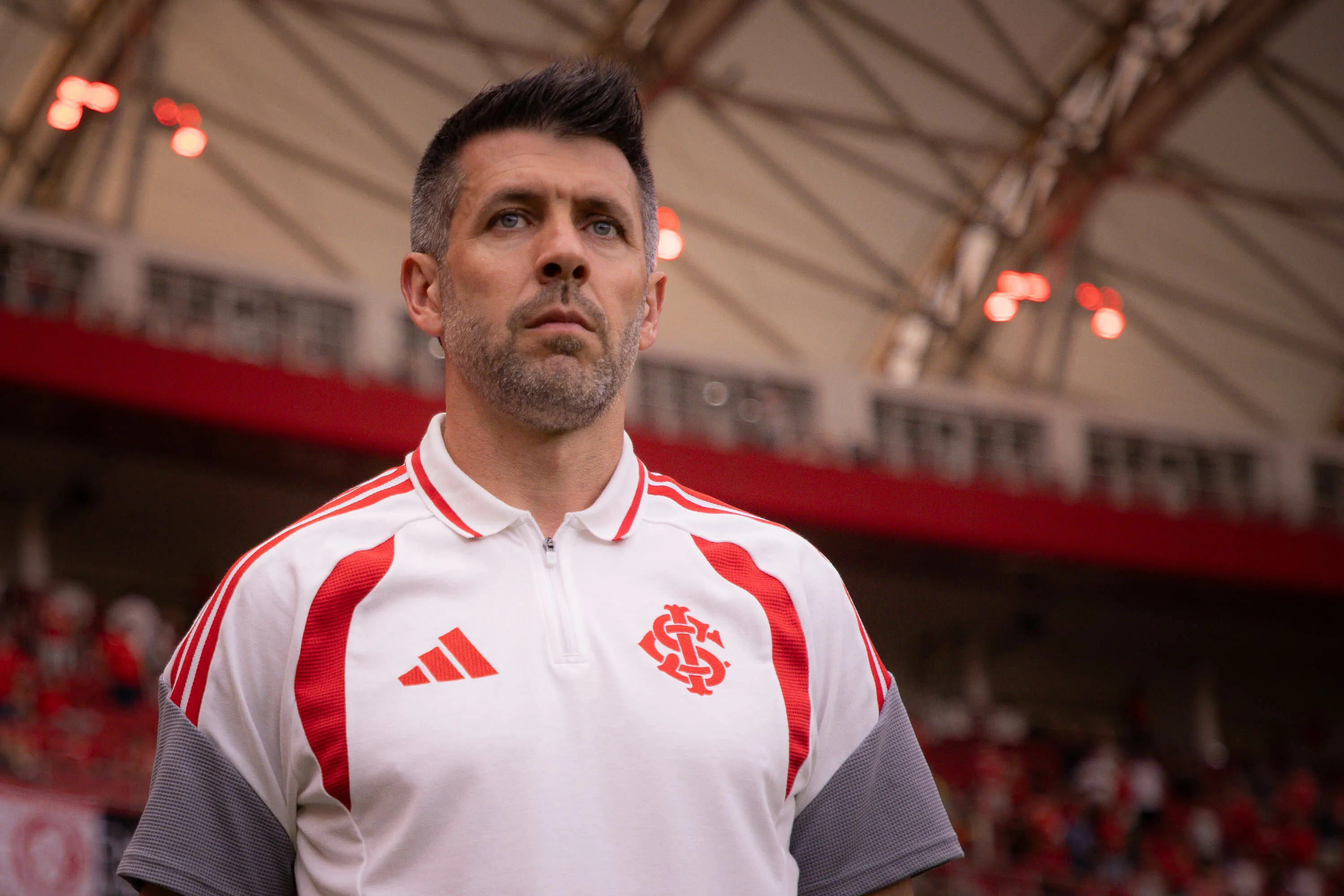 Paulo Pezzolano comanda SCI em busca da primeira vitória no Brasileirão 2026 – Foto: Maxi Franzoi/AGIF