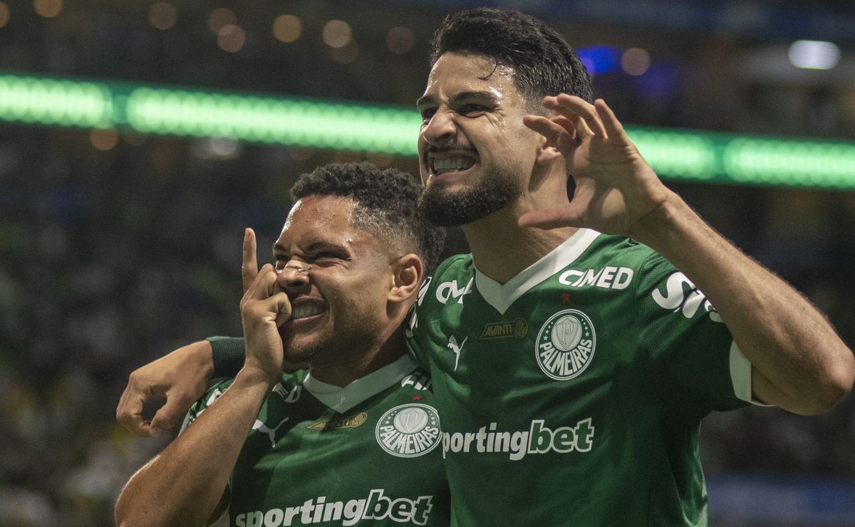 ‘Flaco Roque’ em ação: Palmeiras aposta em dupla titular pela 1ª vez em 2026 para bater Vitória
