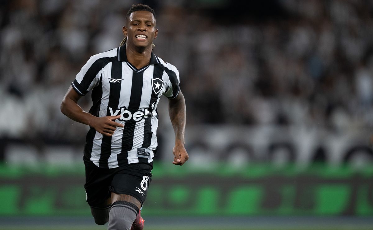Botafogo segura Danilo, ignora investidas do mercado e vê volante virar símbolo do time