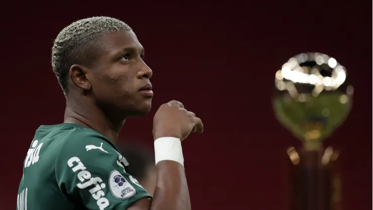 Danilo é alvo do Palmeiras para suprir carência que ele mesmo deixou em 2023