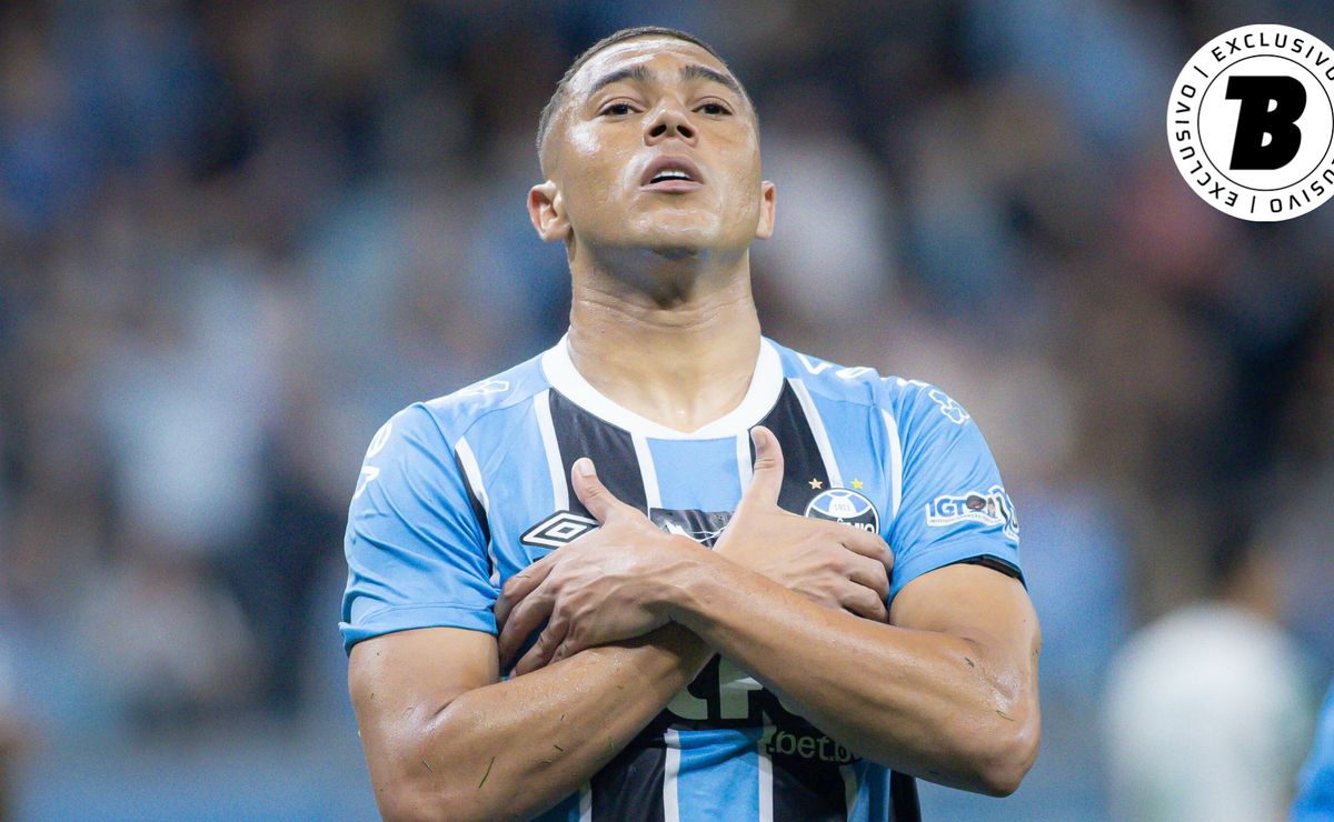 Carlos Vinícius é 220% mais decisivo que Arthur Cabral e anima a torcida do Grêmio