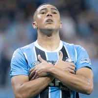 Carlos Vinícius é 220% mais decisivo que Arthur Cabral