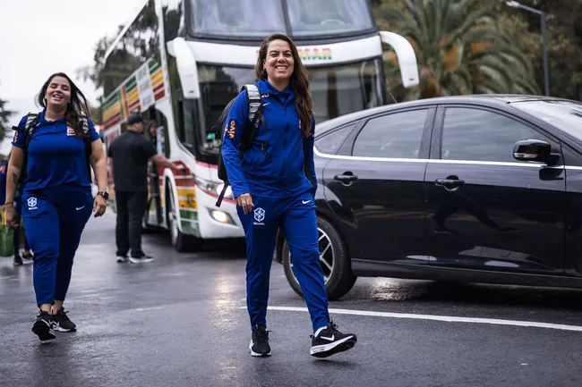 Camilla Orlando comandando a Seleção. Foto: Ramiro Cicao/CBF