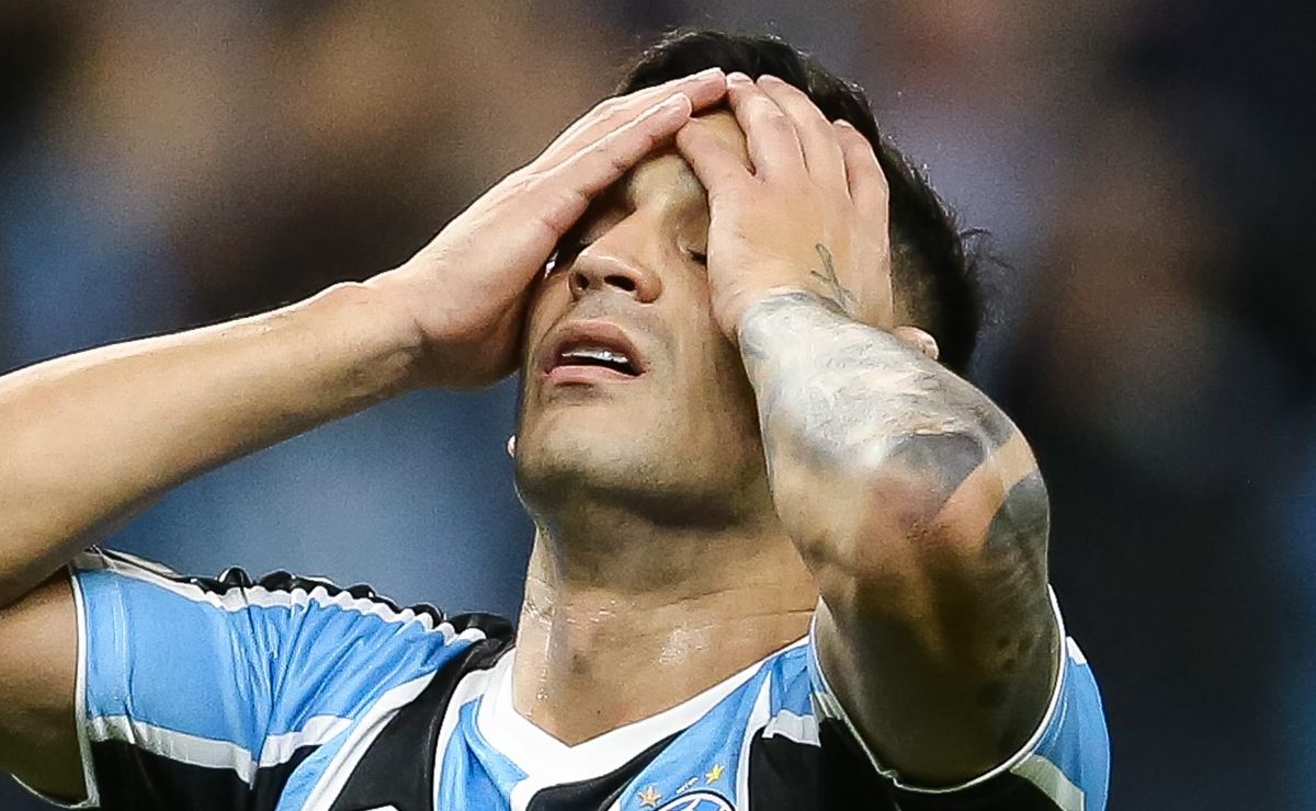 Empresário de Cristaldo nega saída e garante permanência do meia no Grêmio