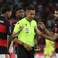 Lucas Paquetá toma cartão amarelo relâmpago em Flamengo x Inter