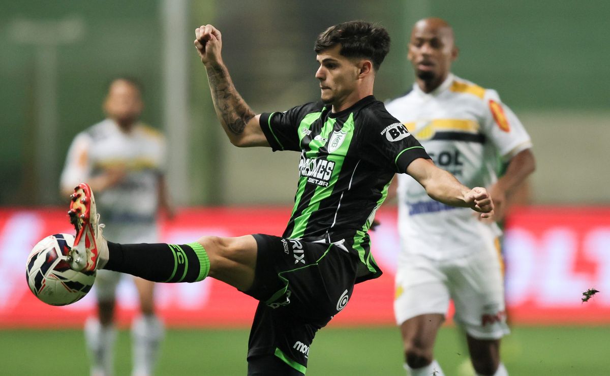Vasco fecha com 6º reforço de 2026 e acerta pré-contrato com lateral-esquerdo Paulinho, do América-MG