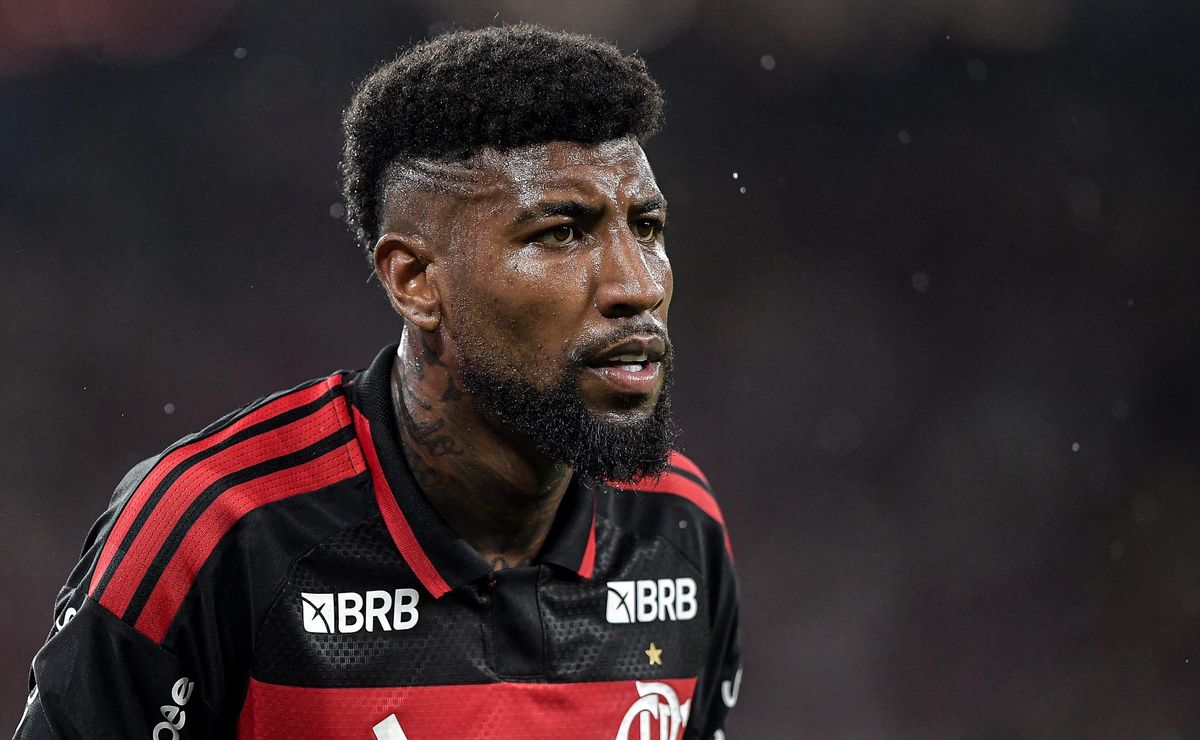 Torcida do Flamengo critica atuação decepcionante de Royal no primeiro tempo contra o Inter no Brasileirão