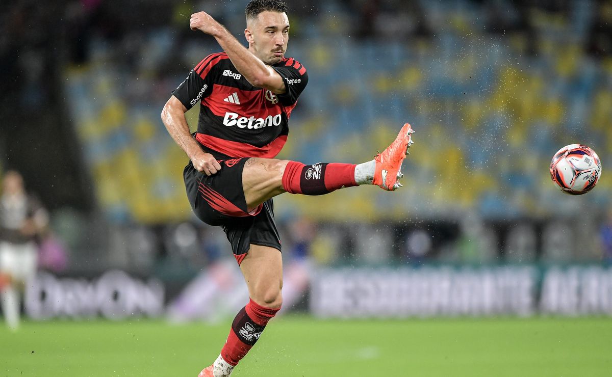 Léo Ortiz vira alvo da torcida do Flamengo por drible de Borré em gol do Internacional