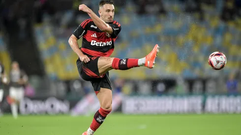 Leo Ortiz, jogador do Flamengo, durante partida contra o Fluminense no estadio Maracana pelo campeonato Carioca 2026. Foto: Thiago Ribeiro/AGIF