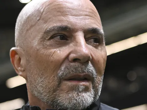 Galo perde e preocupa