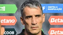 Juan Pablo Vojvoda durante o segundo clássico entre Santos e São Paulo em 2026