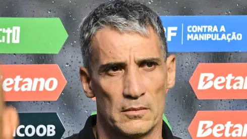 Juan Pablo Vojvoda durante o segundo clássico entre Santos e São Paulo em 2026
