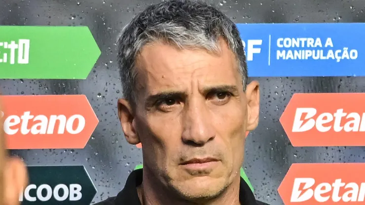 Juan Pablo Vojvoda durante o segundo clássico entre Santos e São Paulo em 2026