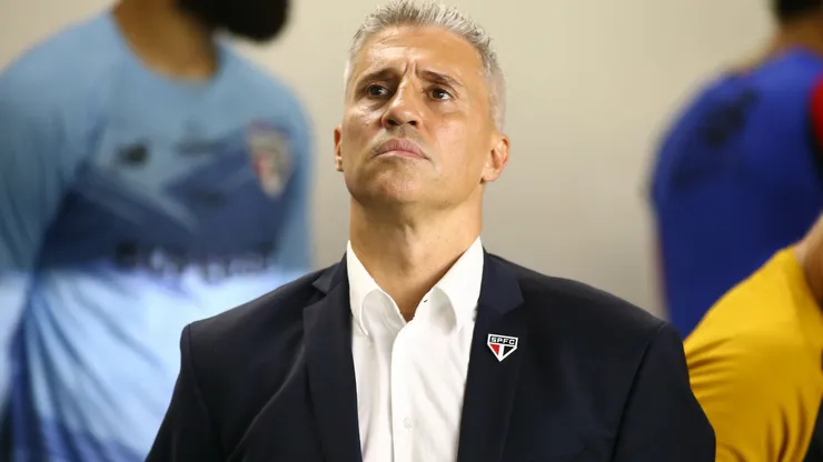 Hernán Crespo, técnico do São Paulo durante partida contra o Santos no estadio Vila Belmiro pelo campeonato Brasileiro A 2026. Foto: Mauricio De Souza/AGIF