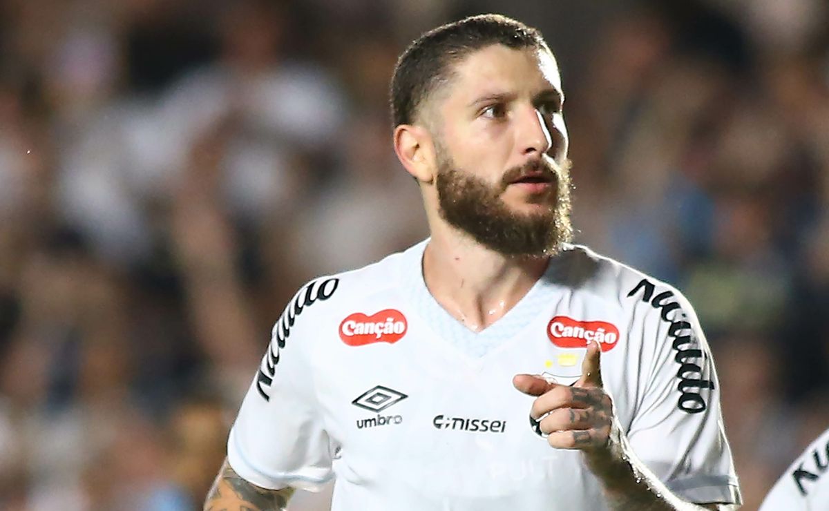Zé Rafael abre o placar em Santos x São Paulo e avalia primeiro tempo: “Foi diferente”