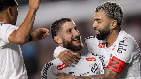 Gol de Zé Rafael na Vila Belmiro em Santos x São Paulo.