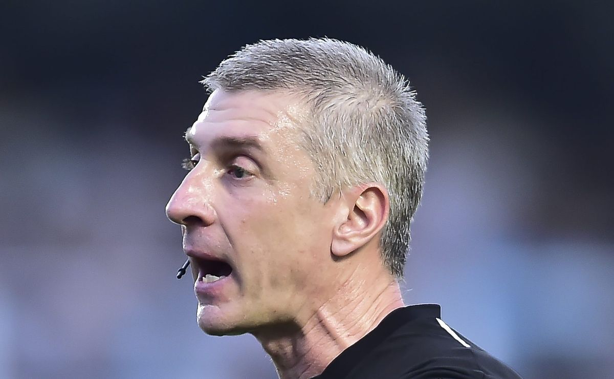 São Paulo reclama de não expulsão de Zé Rafael e busca empate com Calleri na Vila