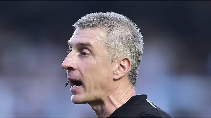 Daronco, árbitro FIFA da CBF em partida pelo campeonato brasileiro (Foto: Mauro Horita/Getty Images)