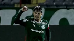 Gustavo Gómez jogador do Palmeiras comemora seu gol durante partida contra o Vitoria. Foto: Marco Miatelo/AGIF